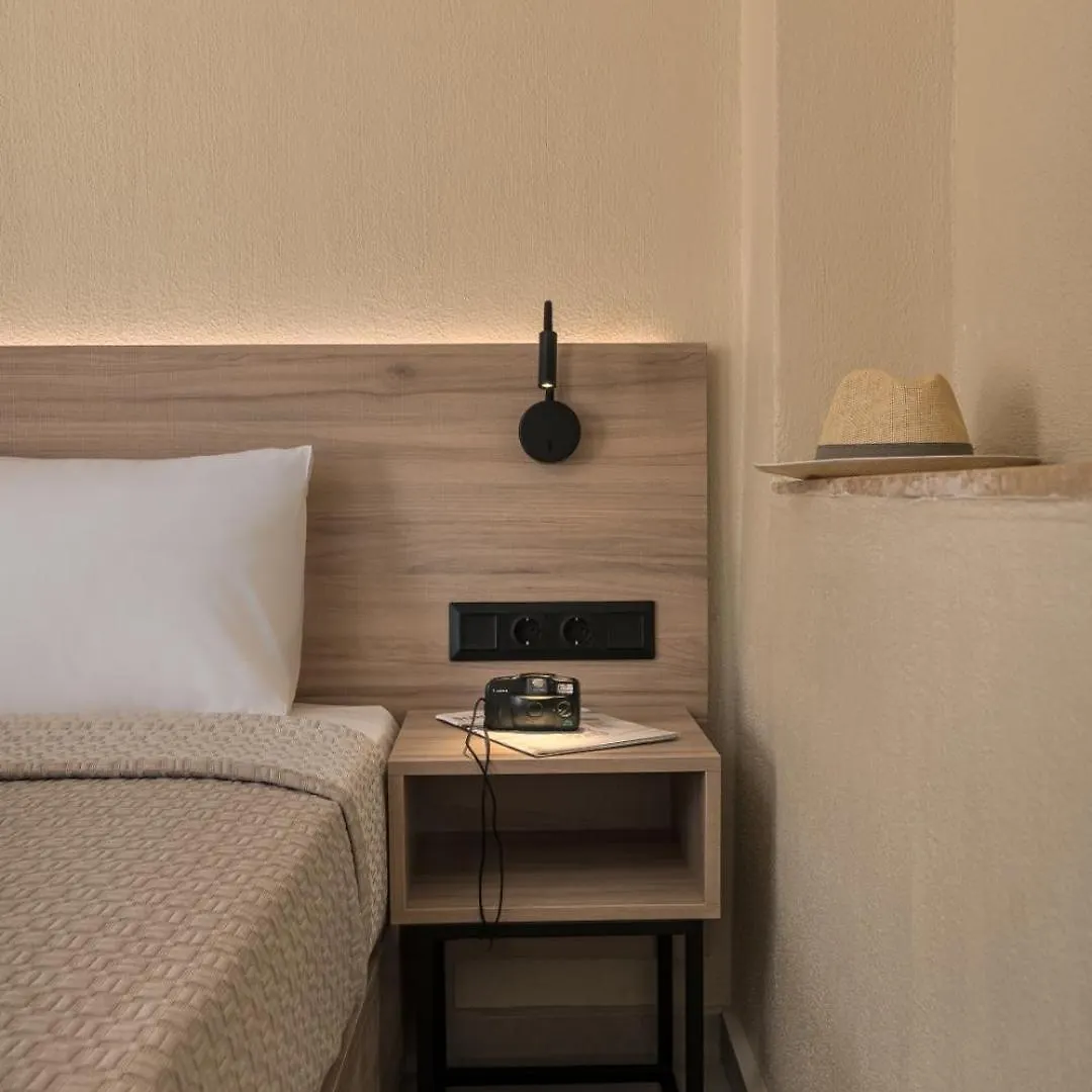 Arya Hotel 하니오티