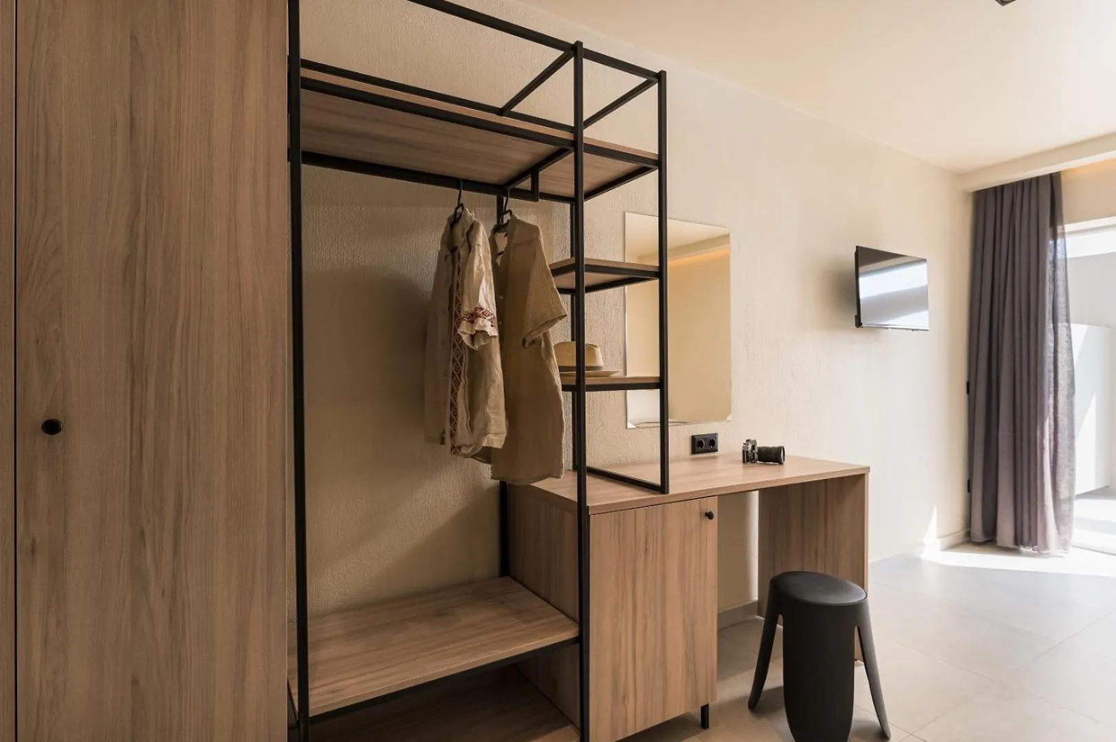 Arya Hotel 하니오티