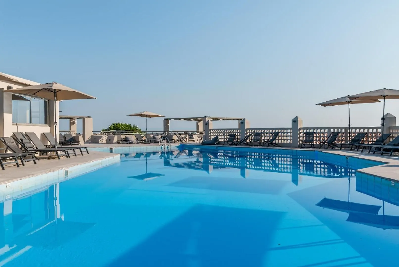 Arya Hotel 하니오티