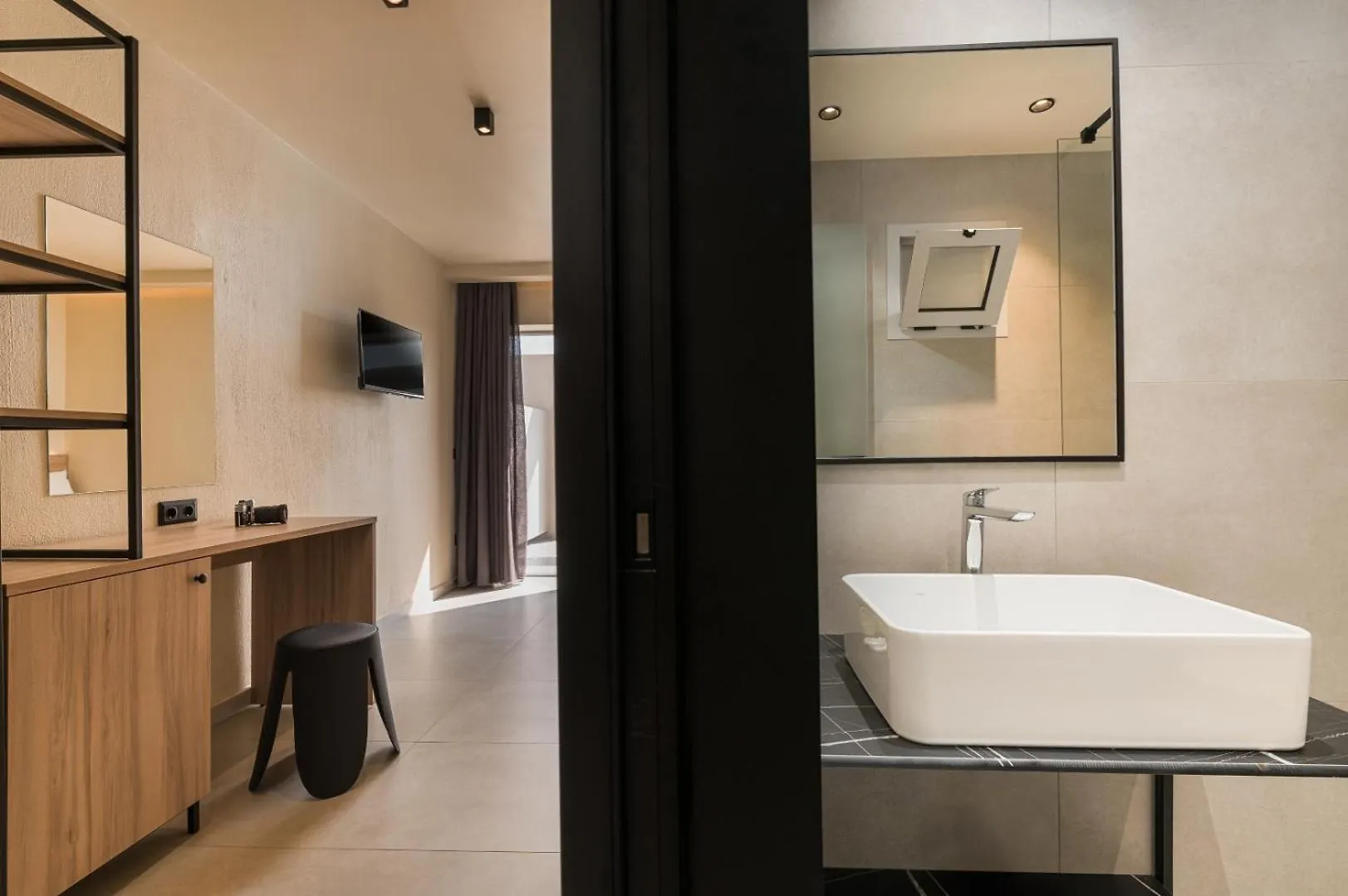 Arya Hotel هانيوتي