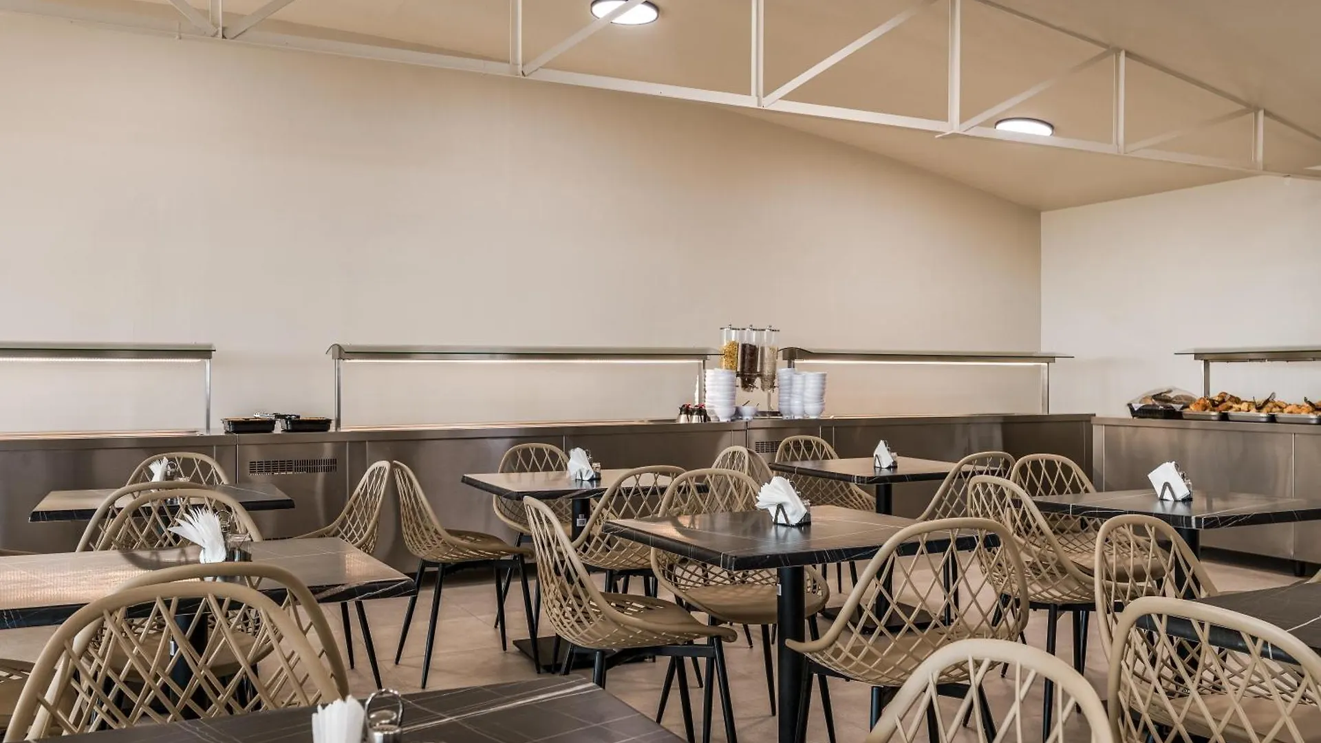 Arya Hotel هانيوتي 3*,