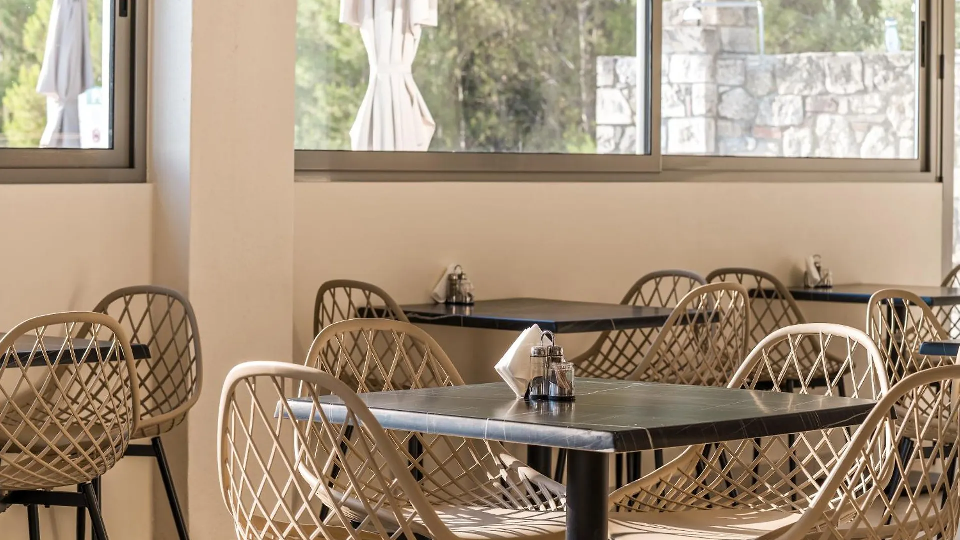 Arya Hotel هانيوتي